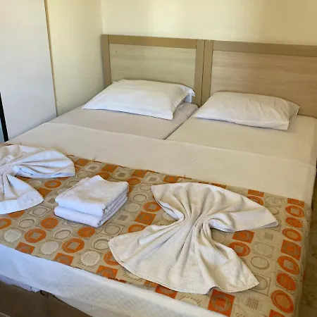Popular 2 Bed Apart In Central With Many On Site Amenities Facilities Side